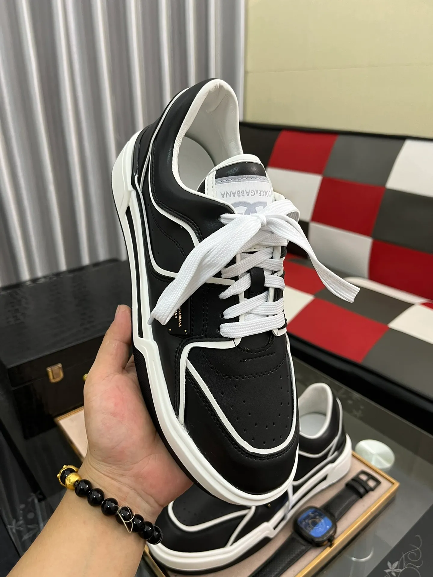 Ex-factory price 480⌚️⌚️DG Men's latest spring and summer 2022, this year's main style, there is no one of them. Super popular and handsome casual shoes. This style inherits the D family's always a little exaggerated yet fashionable style. Exquisite workmanship 🔸Many people love the use of silk cowhide, silk sheepskin lining, [strong][strong][strong] 🔸[strong][strong][strong], a perfect interpretation of the latest inspiration for shoes Classic and fashion are integrated, luxury dream surpasses fashion and high-end quality 💪💪Rubber outsole Size: 38-45, 5⃣️ colors available